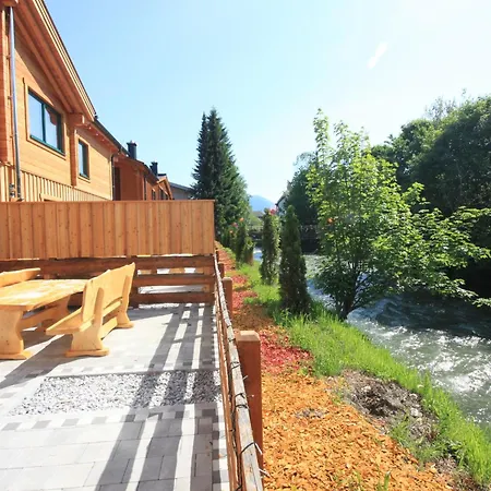 - L Hébergement de vacances